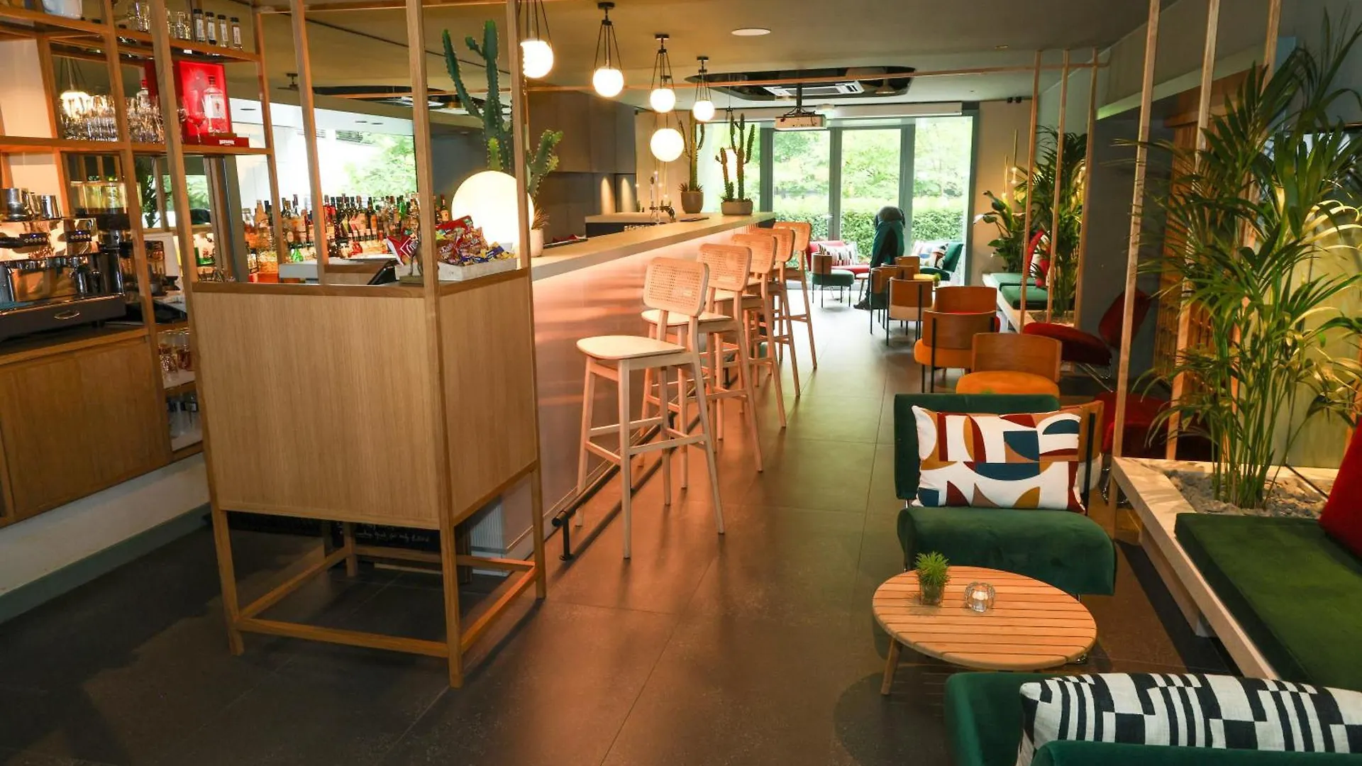 Hotel Gat Point Charlie Berlin 3*,