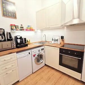 Apartment Kvh By Rockchair L Superhost Status L Boxspringbett Am Schloss Charlottenburg Welcomes You!